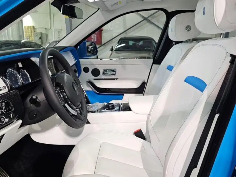 2024 Rolls Royce Cullinan Black Badge 6.75-liter Twin-Turbocharged V12 Engine Blue White SUV