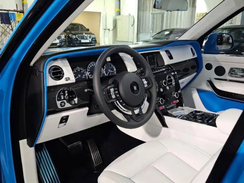 2024 Rolls Royce Cullinan Black Badge 6.75-liter Twin-Turbocharged V12 Engine Blue White SUV