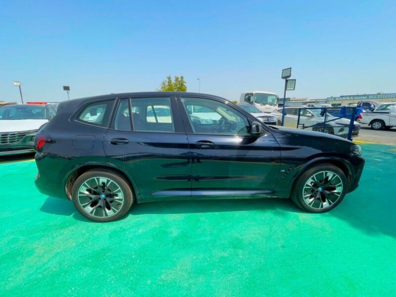 2023 BMW X3 2.0L Turbocharged inline-4 Cylinders Petrol Engine Black Red SUV GCC Specs