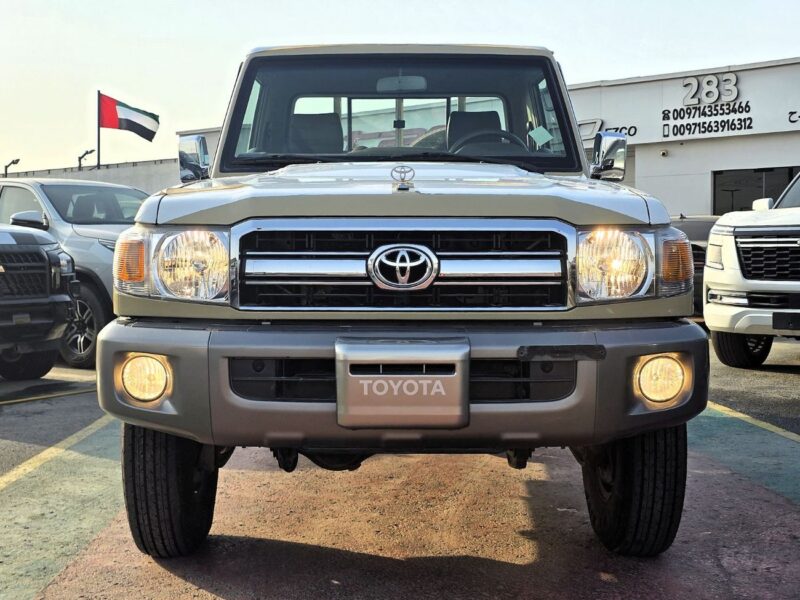 2012 Toyota Land Cruiser PickUp S.C LX 4.0L 6 Cylinders Petrol Engine M/T Beige GCC Specs