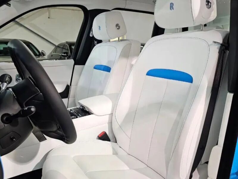 2024 Rolls Royce Cullinan Black Badge 6.75-liter Twin-Turbocharged V12 Engine Blue White SUV