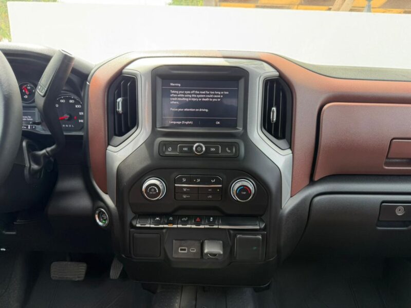 2024 Chevrolet Silverado ADVENTURE 2.7L TurboMax Turbocharged Inline-4 Engine White Black Pickup