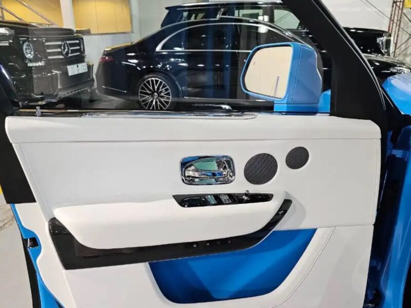 2024 Rolls Royce Cullinan Black Badge 6.75-liter Twin-Turbocharged V12 Engine Blue White SUV