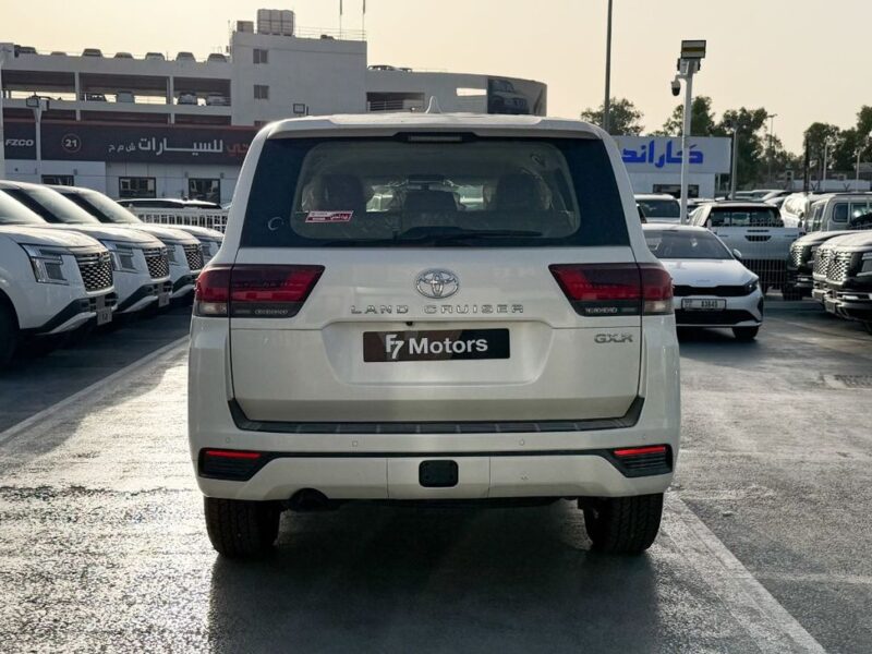 2026 Toyota Land Cruiser GXR 4.0 Litres 6 Cylinders Petrol Engine White Beige SUV GCC Specs