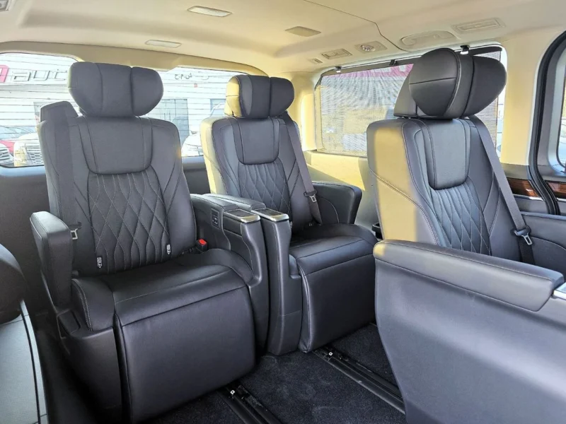 2025 Toyota Granvia Premium 2.8 Litres 4 Cylinders Diesel Engine A/T Black Grey Van RWD