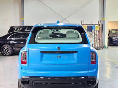 2024 Rolls Royce Cullinan Black Badge 6.75-liter Twin-Turbocharged V12 Engine Blue White SUV