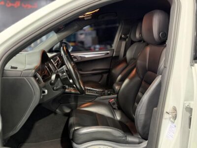 2016 Porsche Macan S 3.0L V6 Twin-Turbo Petrol Engine White Black SUV GCC Specs Excellent Condition