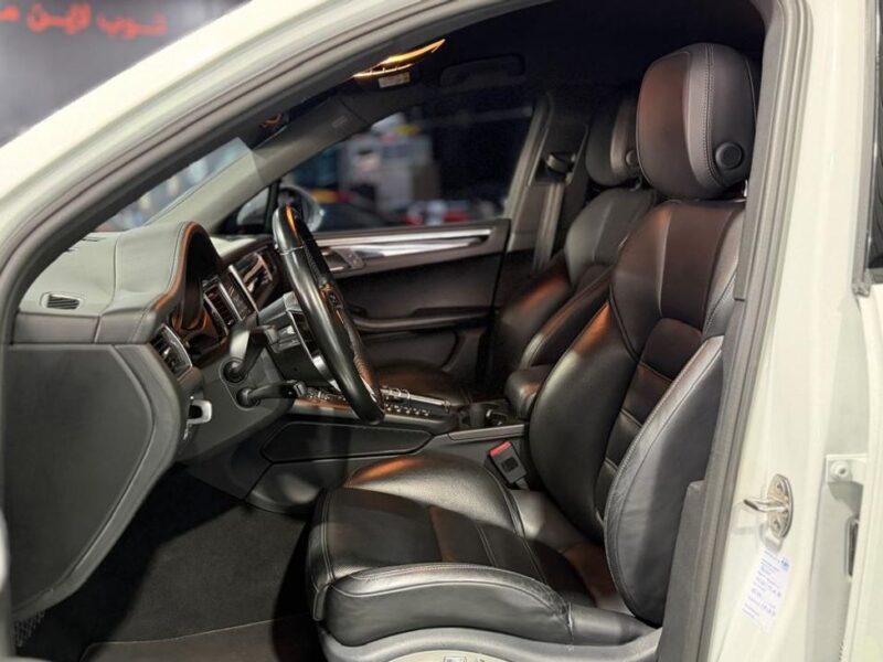 2016 Porsche Macan S 3.0L V6 Twin-Turbo Petrol Engine White Black SUV GCC Specs Excellent Condition