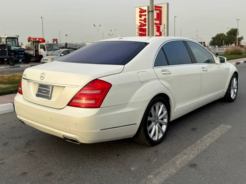 2011 Mercedes-Benz S-Class S 550 8 Cylinders Petrol Engine White Black Sedan Japanese Specs
