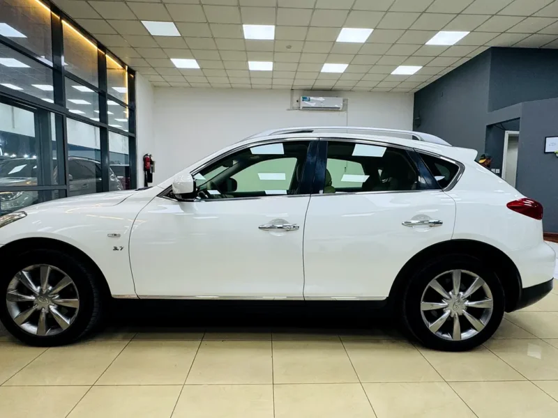 2015 Infiniti QX50 Luxury 6 Cylinders Petrol Engine White Beige SUV GCC Specs Excellent Condition