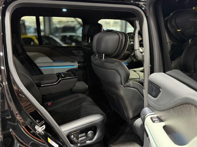 2025 YangWang U8 Off-Road Player Edition 4 Cylinders Plug-In Hybrid Engine Black Grey SUV