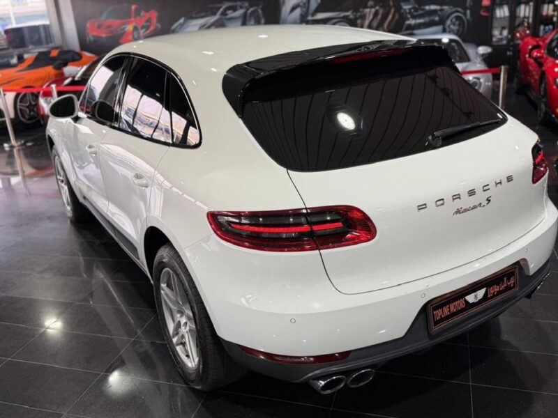 2016 Porsche Macan S 3.0L V6 Twin-Turbo Petrol Engine White Black SUV GCC Specs Excellent Condition