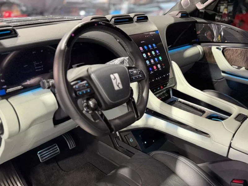 2025 YangWang U8 Off-Road Player Edition 4 Cylinders Plug-In Hybrid Engine Black Grey SUV