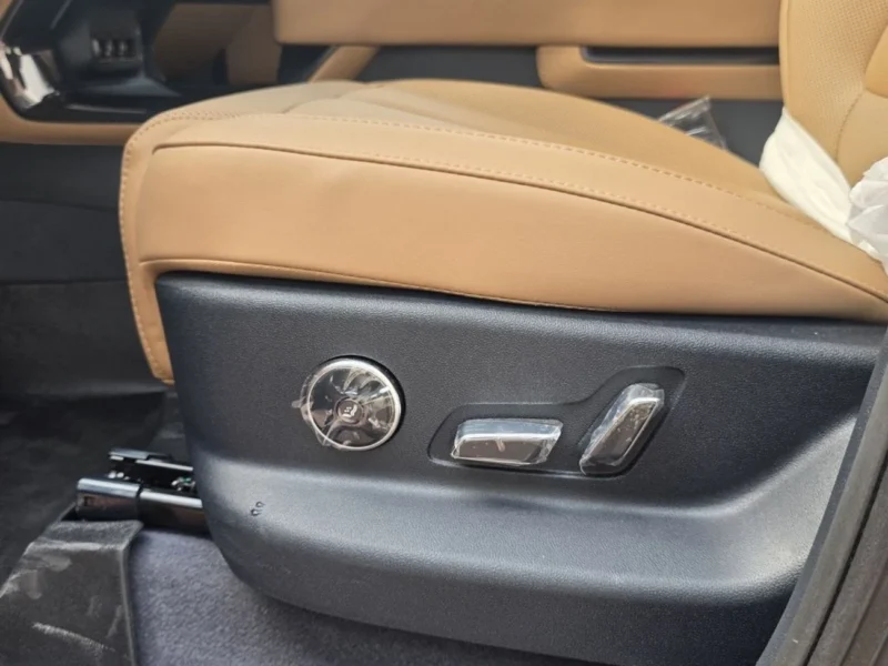 2025 BYD Leopard 5 ULTRA 1.5 Litres 4 Cylinders Plug-in Hybrid Engine Black Beige SUV GCC Specs