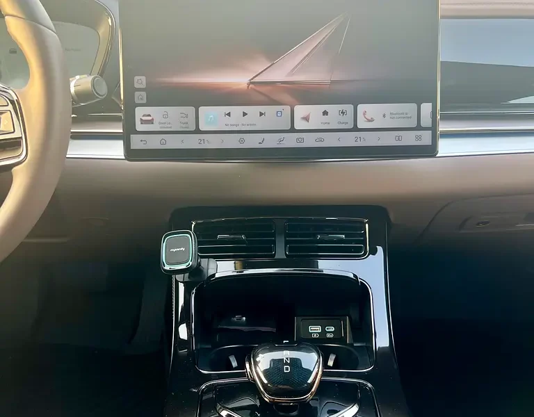 2025 BYD HAN Flagship Edition 4 Cylinders Plug-in Hybrid Engine Silver Brown Sedan GCC Specs