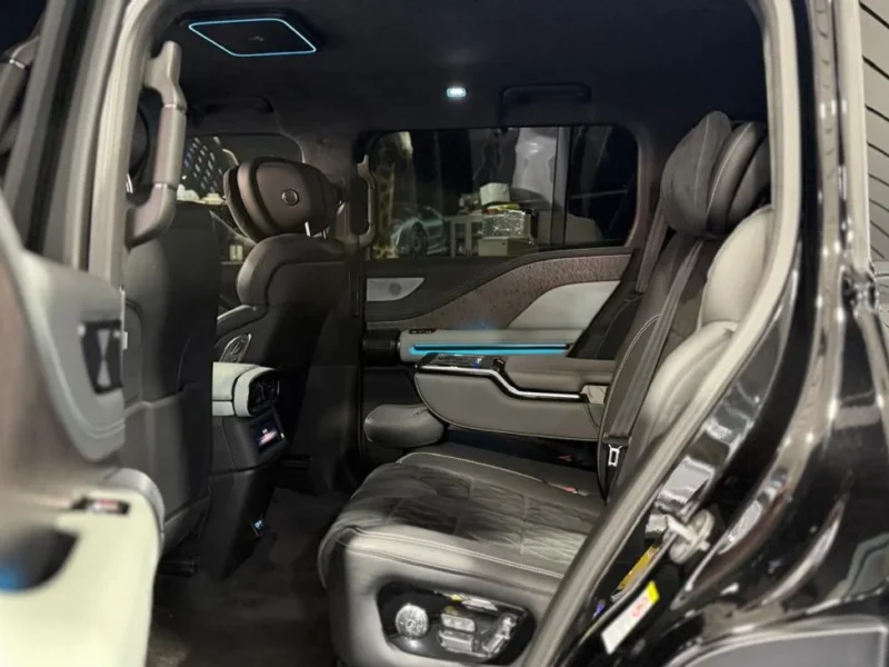 2025 YangWang U8 Off-Road Player Edition 4 Cylinders Plug-In Hybrid Engine Black Grey SUV