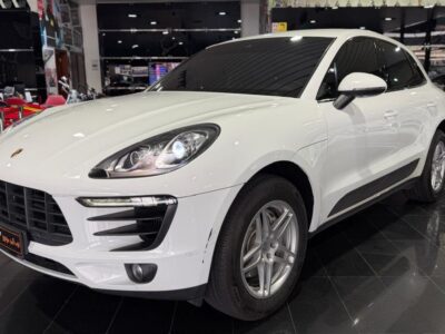 2016 Porsche Macan S 3.0L V6 Twin-Turbo Petrol Engine White Black SUV GCC Specs Excellent Condition