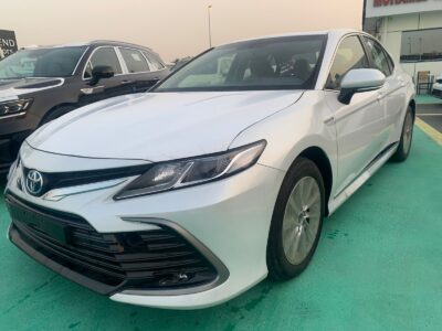 2024 Toyota Camry 2.5 Litres Inline-4 Cylinder Petrol Engine White Beige Sedan GCC Specs Automatic