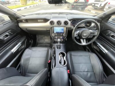 2021 Ford Mustang HIGH PERFOMANCE 2.3-liter turbocharged 4-cylinder Engine White Black Coupe