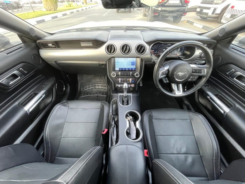 2021 Ford Mustang HIGH PERFOMANCE 2.3-liter turbocharged 4-cylinder Engine White Black Coupe