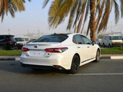 2024 Toyota Camry 2.5 Litres Inline-4 Cylinder Petrol Engine White Tan Sedan GCC Specs Automatic