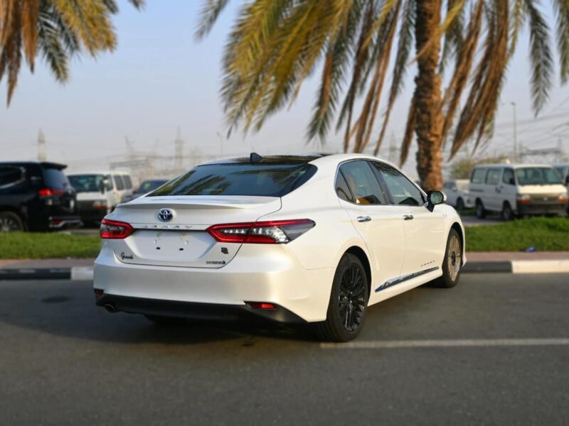 2024 Toyota Camry 2.5 Litres Inline-4 Cylinder Petrol Engine White Tan Sedan GCC Specs Automatic