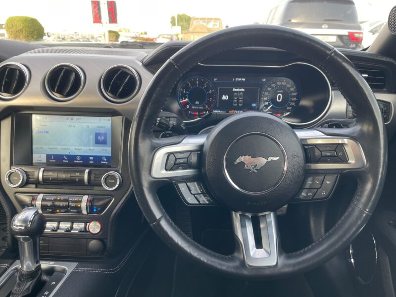 2021 Ford Mustang HIGH PERFOMANCE 2.3-liter turbocharged 4-cylinder Engine White Black Coupe