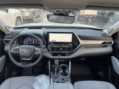 2026 Toyota Highlander 2.5 Litres 4 Cylinder Hybrid Engine White Beige SUV GCC Specs Automatic