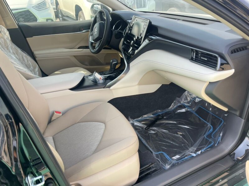 2024 Toyota Camry 2.5 Litres Inline-4 Cylinder Petrol Engine White Beige Sedan GCC Specs Automatic