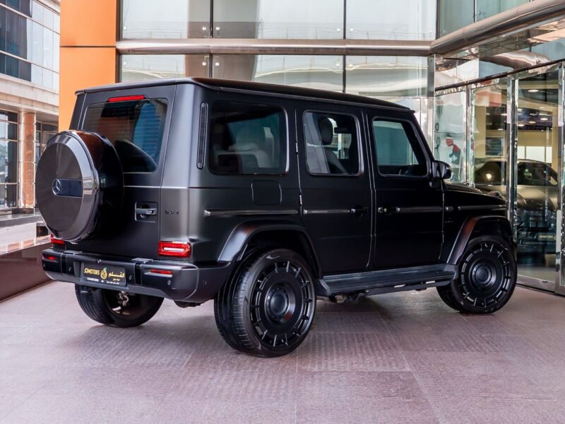 2025 Mercedes-Benz G-Class G 63 AMG 4.0 Litres V8 Biturbo Petrol Engine Black White SUV GCC Specs