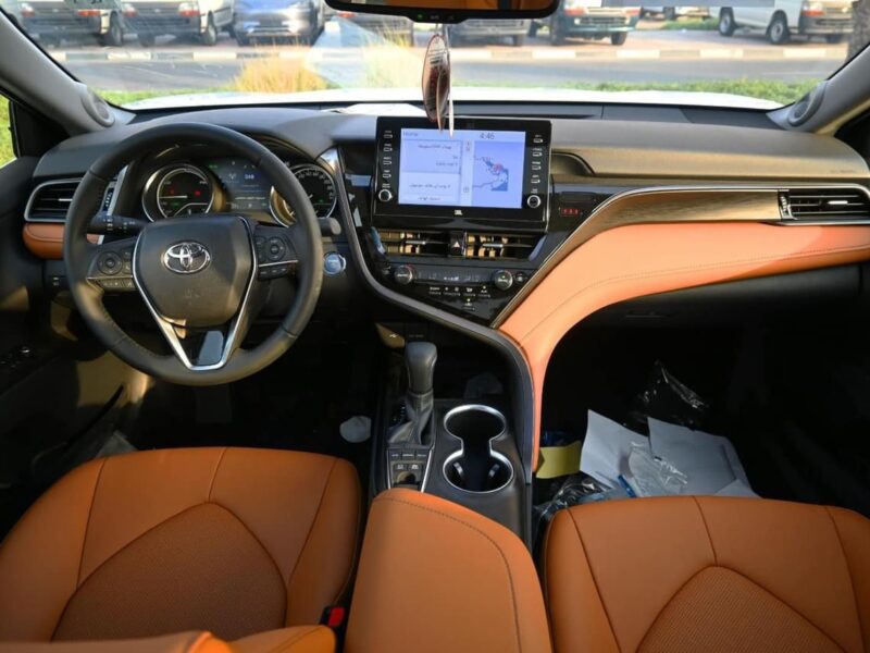 2024 Toyota Camry 2.5 Litres Inline-4 Cylinder Petrol Engine White Tan Sedan GCC Specs Automatic