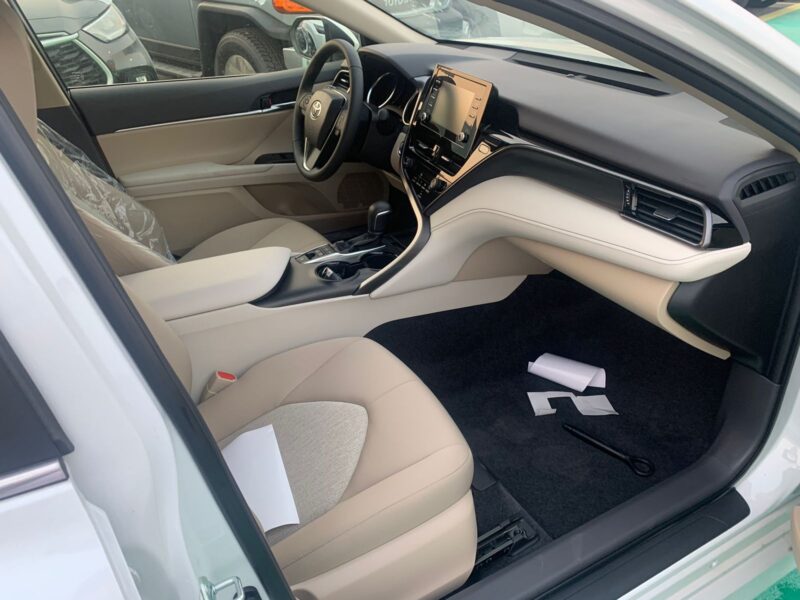 2024 Toyota Camry 2.5 Litres Inline-4 Cylinder Petrol Engine White Beige Sedan GCC Specs Automatic