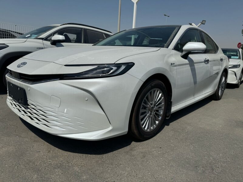 2024 Toyota Camry 2.5 Litres Inline-4 Cylinder Petrol Engine White Beige Sedan GCC Specs Automatic