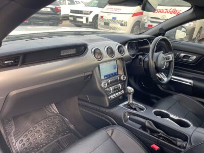 2021 Ford Mustang HIGH PERFOMANCE 2.3-liter turbocharged 4-cylinder Engine White Black Coupe