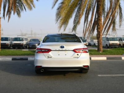 2024 Toyota Camry 2.5 Litres Inline-4 Cylinder Petrol Engine White Tan Sedan GCC Specs Automatic