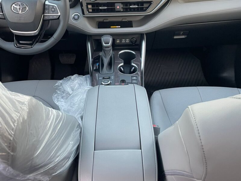 2026 Toyota Highlander 2.5 Litres 4 Cylinder Hybrid Engine White Beige SUV GCC Specs Automatic