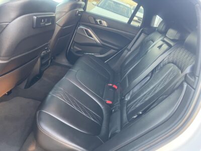 2022 BMW X6 xDrive40i 3.0-liter turbocharged inline-6 Engine White Black SUV GCC Specs