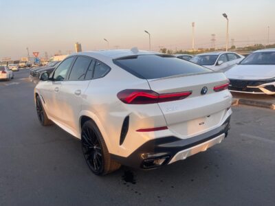 2022 BMW X6 xDrive40i 3.0-liter turbocharged inline-6 Engine White Black SUV GCC Specs