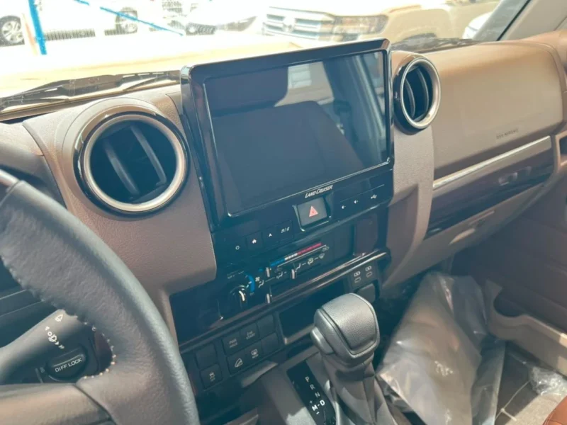 2026 Toyota Land Cruiser 70 LC76 LX 2.8 Litres 4 Cylinders Diesel Engine White Brown SUV GCC Specs