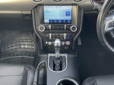 2021 Ford Mustang HIGH PERFOMANCE 2.3-liter turbocharged 4-cylinder Engine White Black Coupe
