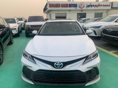 2024 Toyota Camry 2.5 Litres Inline-4 Cylinder Petrol Engine White Beige Sedan GCC Specs Automatic