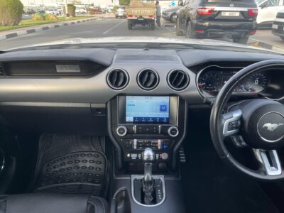 2021 Ford Mustang HIGH PERFOMANCE 2.3-liter turbocharged 4-cylinder Engine White Black Coupe