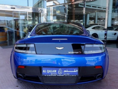 2015 Aston Martin Vantage 6.0 Litres 12 Cylinders Petrol Engine Blue White Coupe GCC Specs