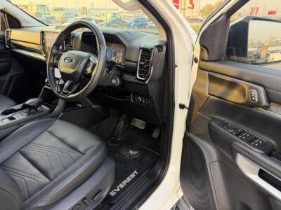2024 Ford Everest Trend 2.0-liter 4-cylinder Bi-Turbo Diesel Engine White Black SUV GCC Specs