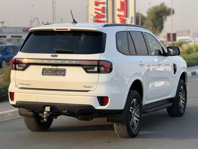 2024 Ford Everest Trend 2.0-liter 4-cylinder Bi-Turbo Diesel Engine White Black SUV GCC Specs