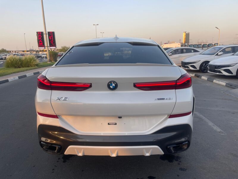 2022 BMW X6 xDrive40i 3.0-liter turbocharged inline-6 Engine White Black SUV GCC Specs