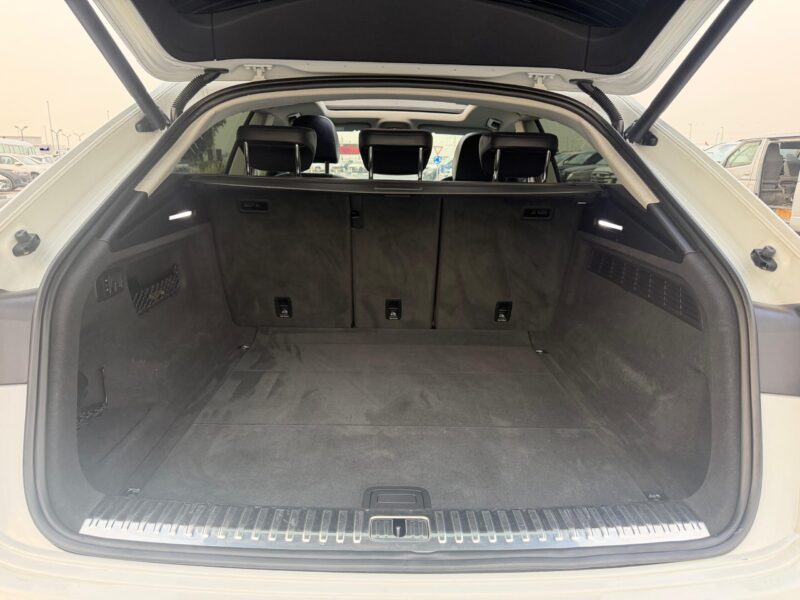 2019 Audi Q8 55 TFSI quattro 3.0-liter turbocharged V6 Petrol Engine White Black SUV FULL OPTION