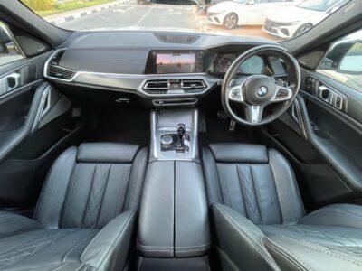 2022 BMW X6 xDrive40i 3.0-liter turbocharged inline-6 Engine White Black SUV GCC Specs