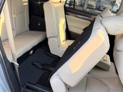 2022 Toyota Highlander Platinum 2.5 Litres 4 Cylinders Hybrid Engine Silver White SUV GCC Specs