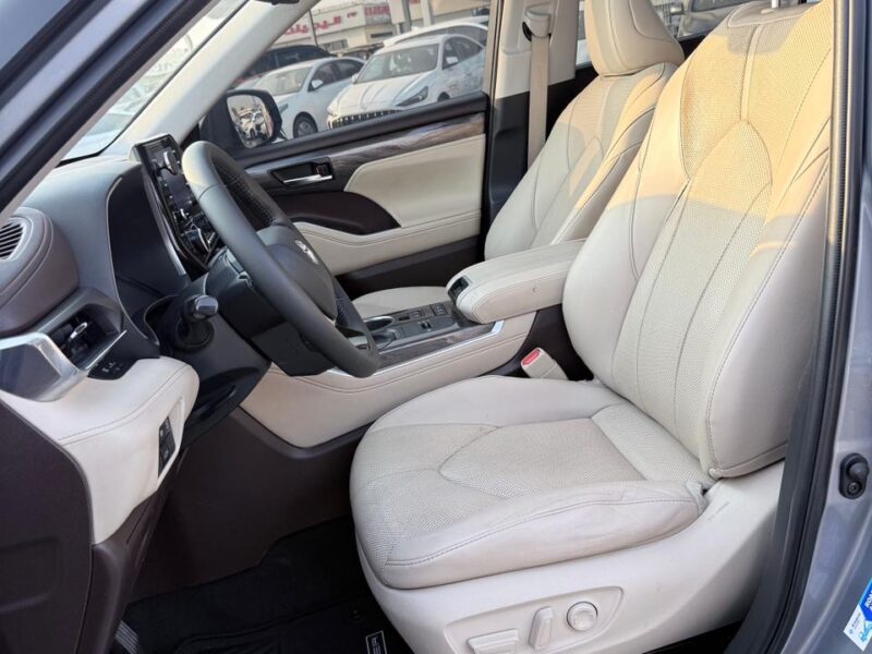 2022 Toyota Highlander Platinum 2.5 Litres 4 Cylinders Hybrid Engine Silver White SUV GCC Specs